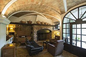 КАМЕННАЯ ВИЛЛА С ХАРИЗМОЙ В ПРЕДПИРЕНЕЯХ thumbnail 2