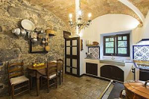 КАМЕННАЯ ВИЛЛА С ХАРИЗМОЙ В ПРЕДПИРЕНЕЯХ thumbnail 7