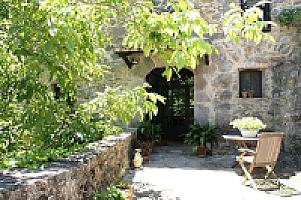 КАМЕННАЯ ВИЛЛА С ХАРИЗМОЙ В ПРЕДПИРЕНЕЯХ thumbnail 12