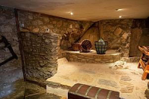 КАМЕННАЯ ВИЛЛА С ХАРИЗМОЙ В ПРЕДПИРЕНЕЯХ thumbnail 25