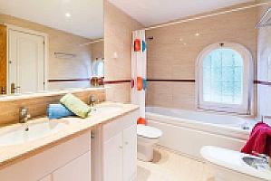 ВИЛЛА С БАССЕЙНОМ ПОД ЖИРОНОЙ thumbnail 24